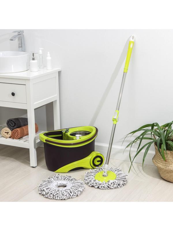 Набор для уборки: ведро на колёсиках с металлической центрифугой 18 л, швабра, запасная насадка из микрофибры, 2 дозатора, цвет МИКС