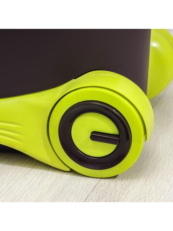 Набор для уборки: ведро на колёсиках с металлической центрифугой 18 л, швабра, запасная насадка из микрофибры, 2 дозатора, цвет МИКС