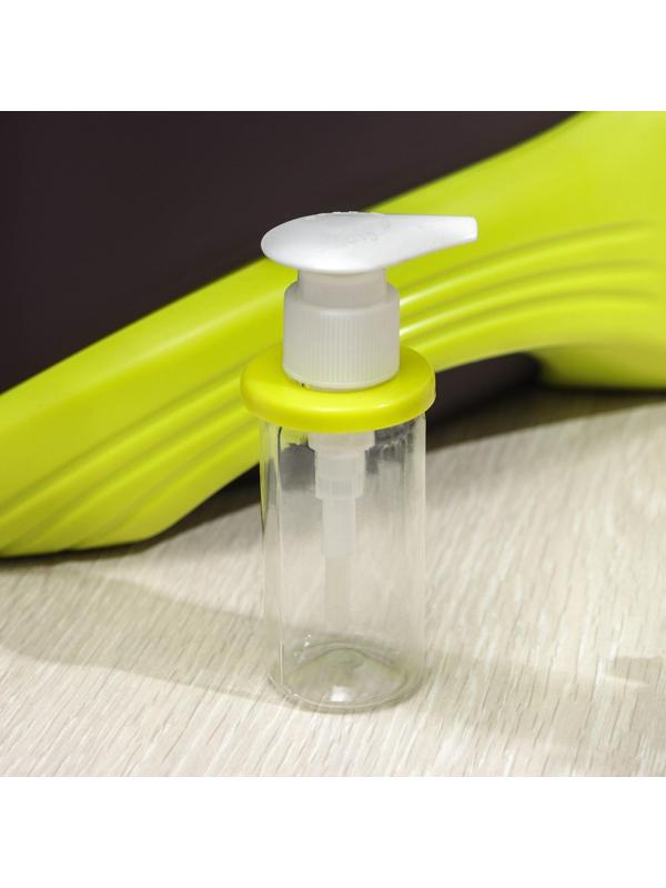 Набор для уборки: ведро на колёсиках с металлической центрифугой 18 л, швабра, запасная насадка из микрофибры, 2 дозатора, цвет МИКС