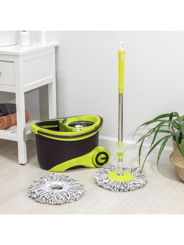 Набор для уборки: ведро на колёсиках с металлической центрифугой 18 л, швабра, запасная насадка из микрофибры, 2 дозатора, цвет МИКС