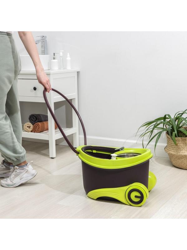 Набор для уборки: ведро на колёсиках с металлической центрифугой 18 л, швабра, запасная насадка из микрофибры, 2 дозатора, цвет МИКС