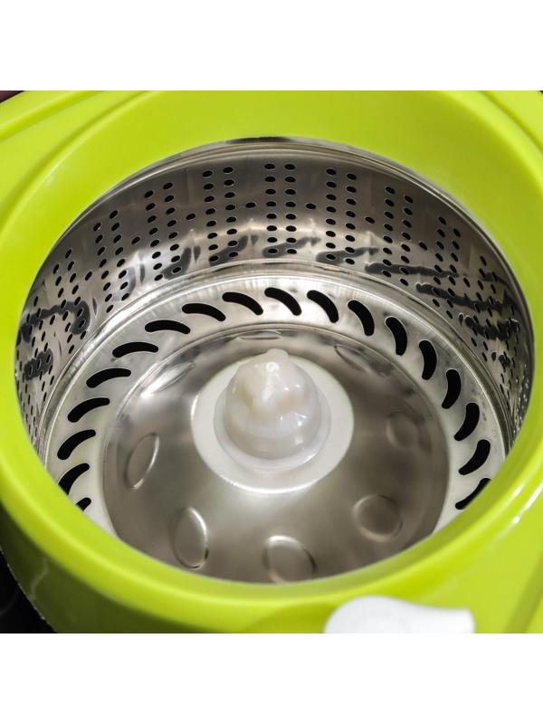 Набор для уборки: ведро на колёсиках с металлической центрифугой 18 л, швабра, запасная насадка из микрофибры, 2 дозатора, цвет МИКС