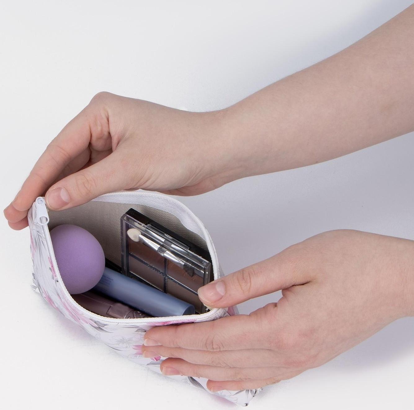 Косметичка на молнии, цвет белый