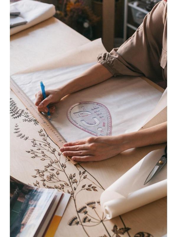 Лекало портновское метрическое «Капля», с проймой, 20,5 × 13,3 см, толщина 0,5 мм, цвет прозрачный