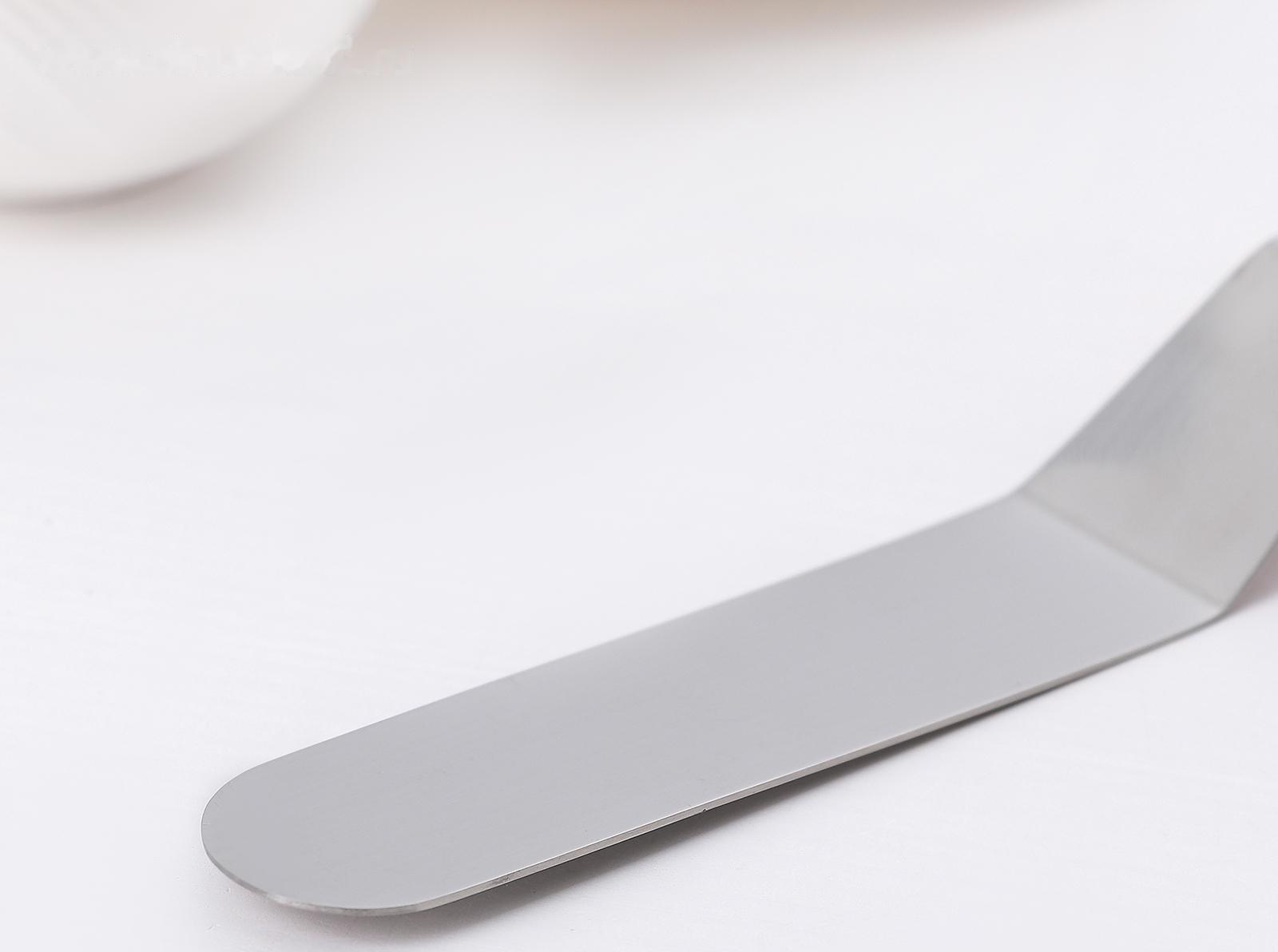 Лопатка-палетка с пластиковой ручкой, изогнутая, 27 см, цвет МИКС