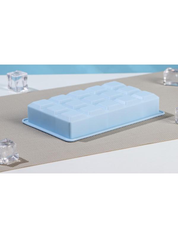 Форма для льда и кондитерских украшений Доляна «Кубик», 11,7×18,7×3 см, 15 ячеек, 3,4×3,4 см, цвет голубой