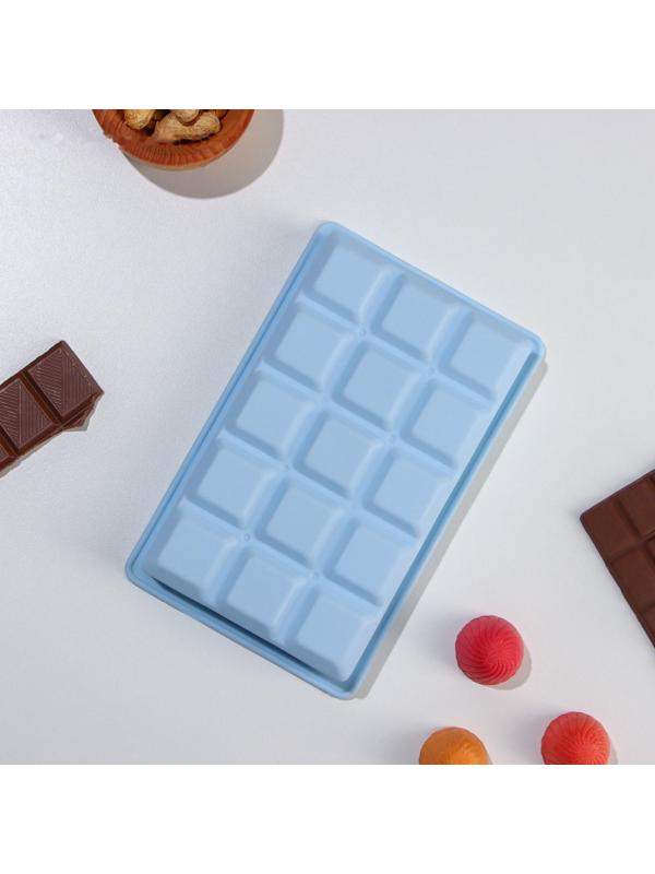 Форма для льда и кондитерских украшений Доляна «Кубик», 11,7×18,7×3 см, 15 ячеек, 3,4×3,4 см, цвет голубой