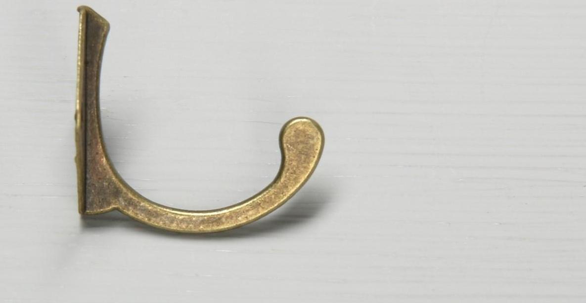 Крючок мебельный KM1001АВ, однорожковый, цвет бронза