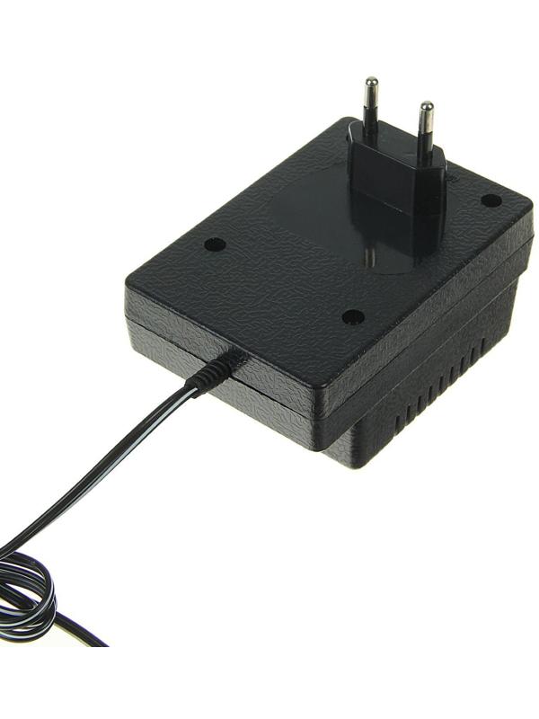 Блок питания LuazON IP-24-24-000-01, 1 А, 6 режимов 1.5-12V, переключатель полярности,0.65 м