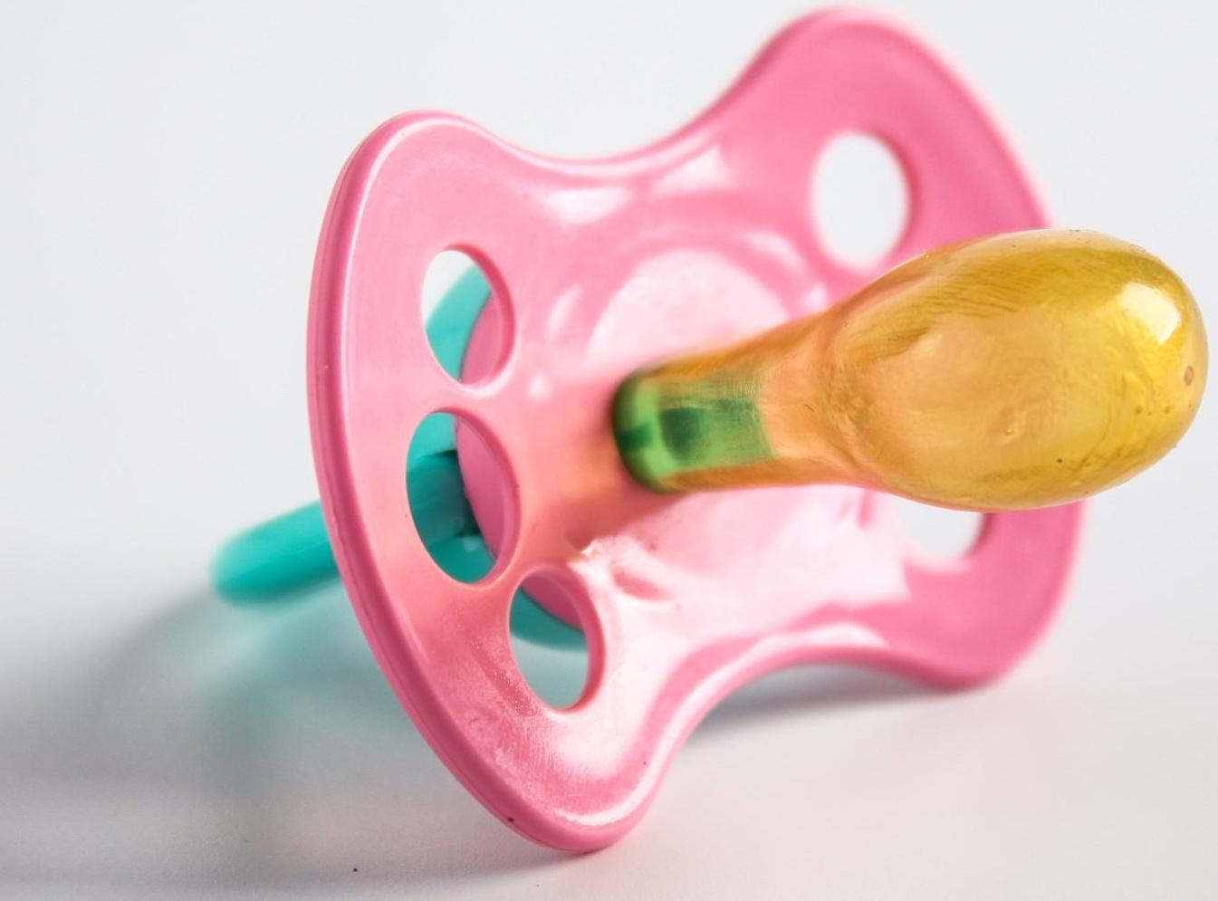 Соска-пустышка латексная анатомическая «Любимая», с колпачком, от 0 мес., цвета МИКС