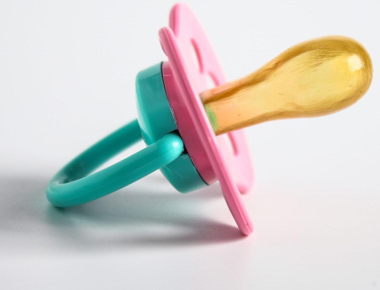 Соска-пустышка латексная анатомическая «Любимая», с колпачком, от 0 мес., цвета МИКС