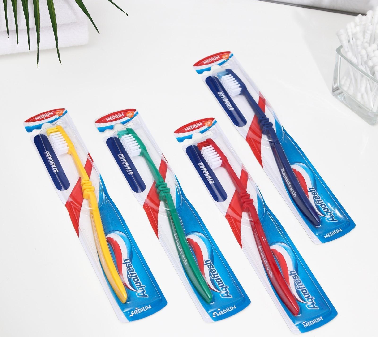 Зубная щётка Aquafresh Standatd, средняя жёсткость