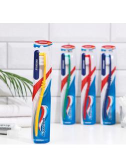 Зубная щётка Aquafresh Standatd, средняя жёсткость