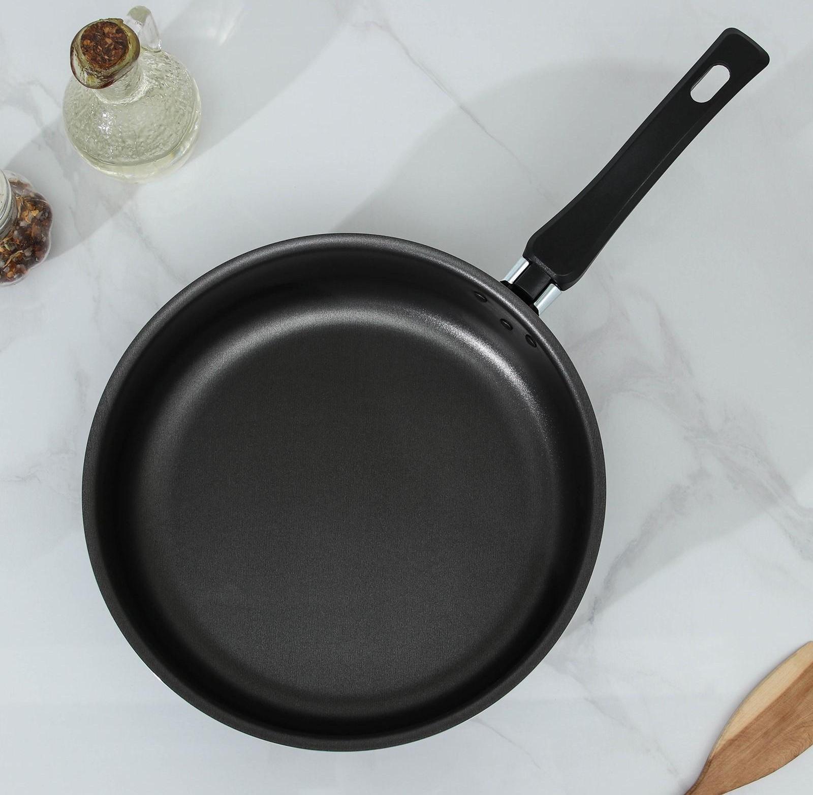 Сотейник Promo, 2,8 л, d=24 см, стеклянная крышка, пластиковая ручка, антипригарное покрытие, цвет чёрный