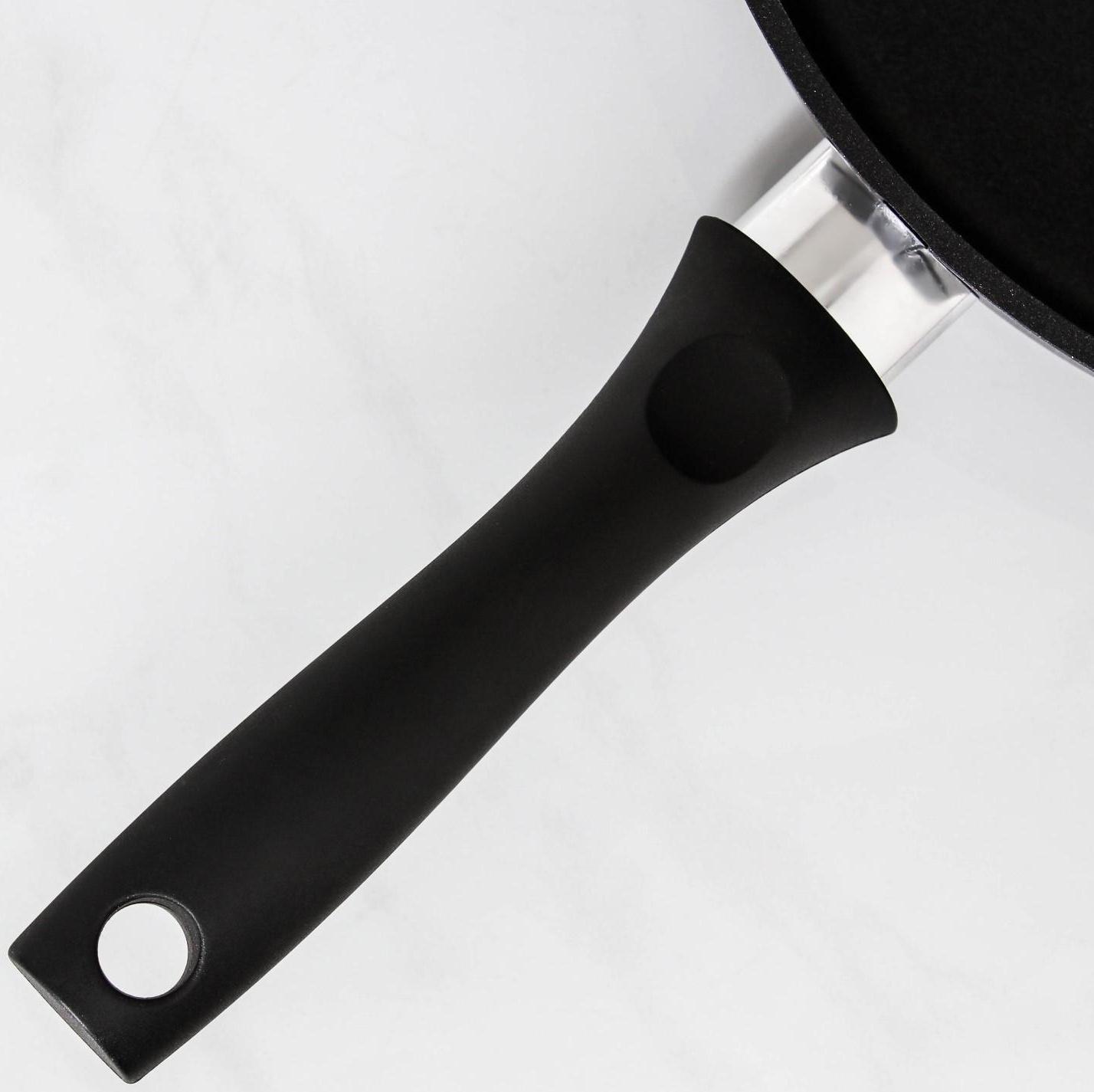 Сковорода «Традиция», d=28 см, пластиковая ручка, антипригарное покрытие, цвет чёрный