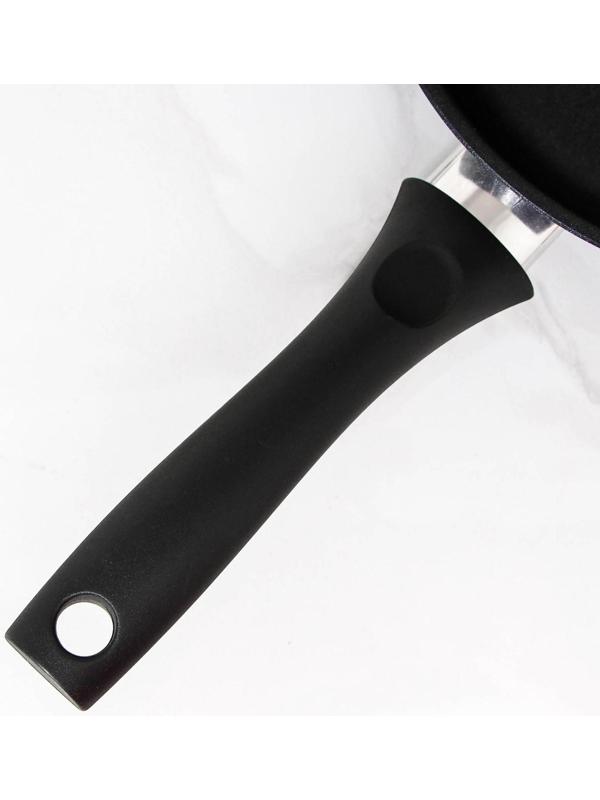 Сковорода «Традиция», d=22 см, пластиковая ручка, стеклянная крышка, утолщённое дно, антипригарное покрытие, цвет чёрный