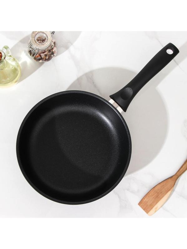 Сковорода «Традиция», d=22 см, пластиковая ручка, стеклянная крышка, утолщённое дно, антипригарное покрытие, цвет чёрный