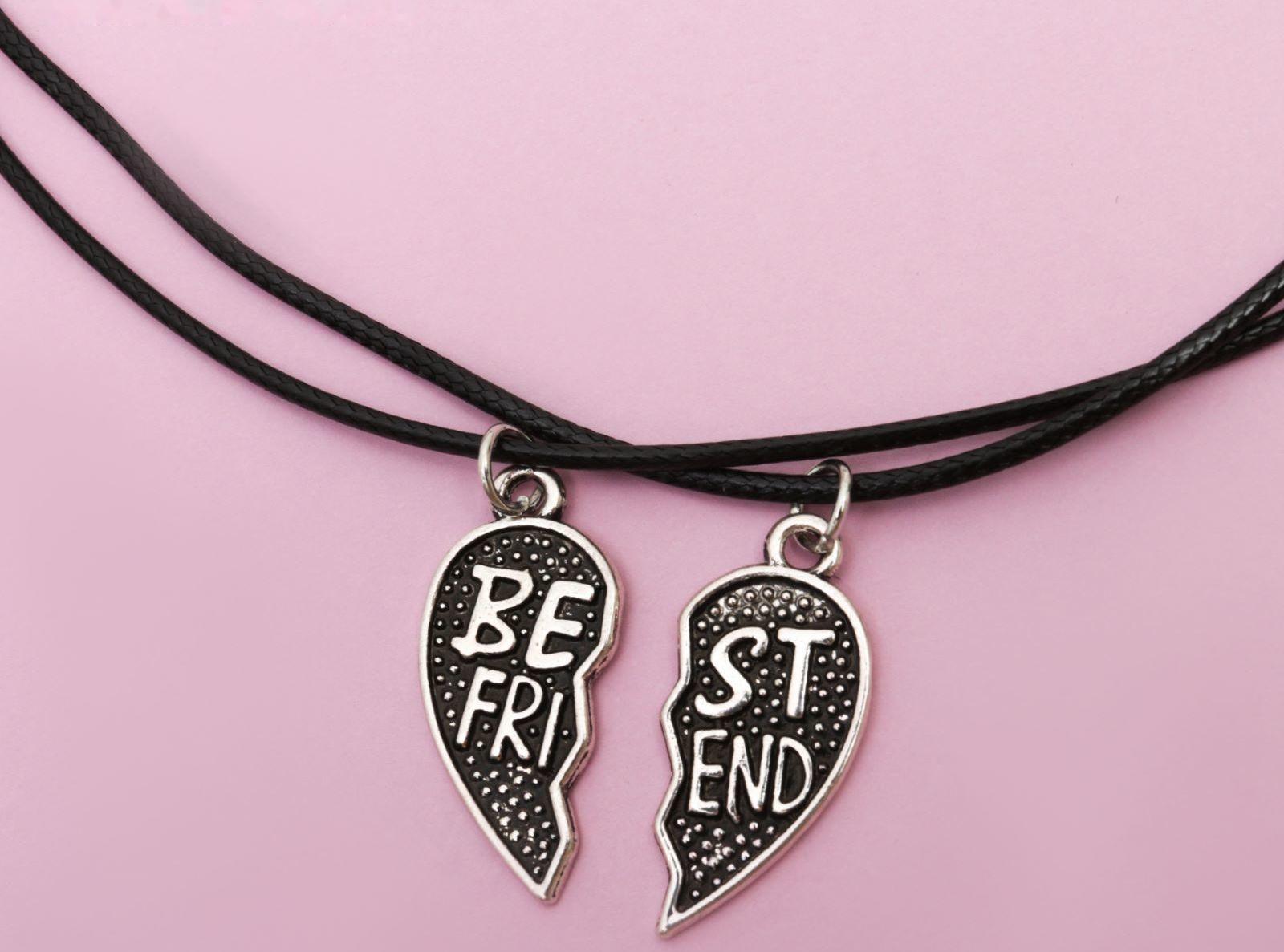 Кулоны на шнурке 