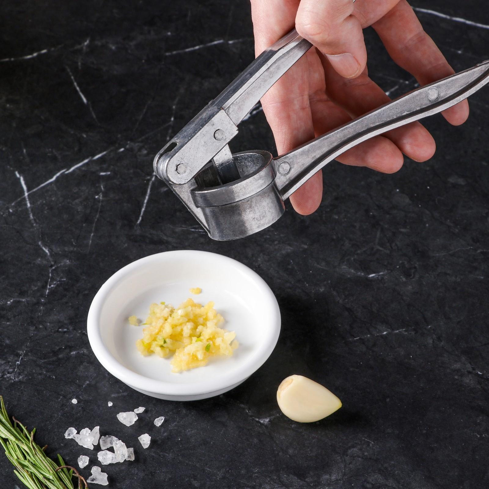 Пресс для чеснока алюминиевый, круглый, большой