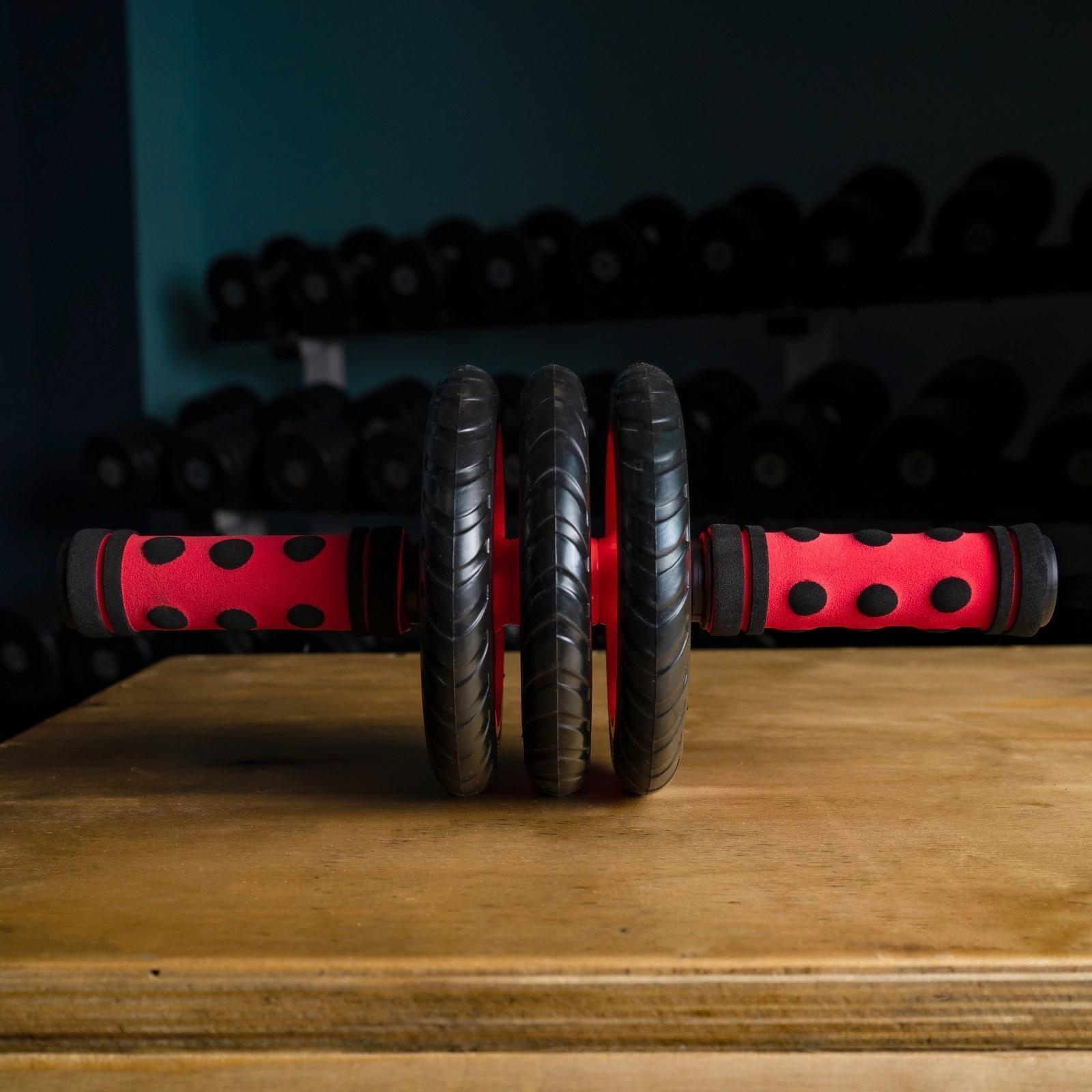 Ролик для пресса, 3 колеса, с ковриком, цвета микс