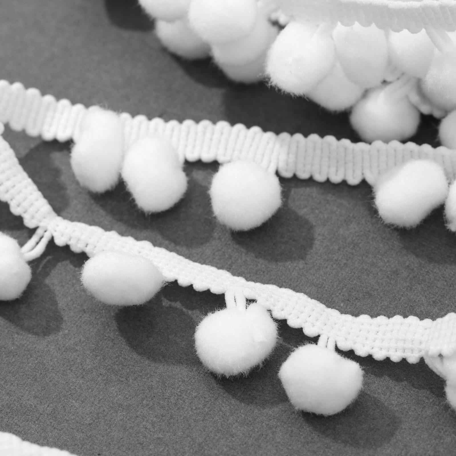 Тесьма декоративная с помпонами, 25 ± 5 мм, 10 ± 1 м, цвет белый