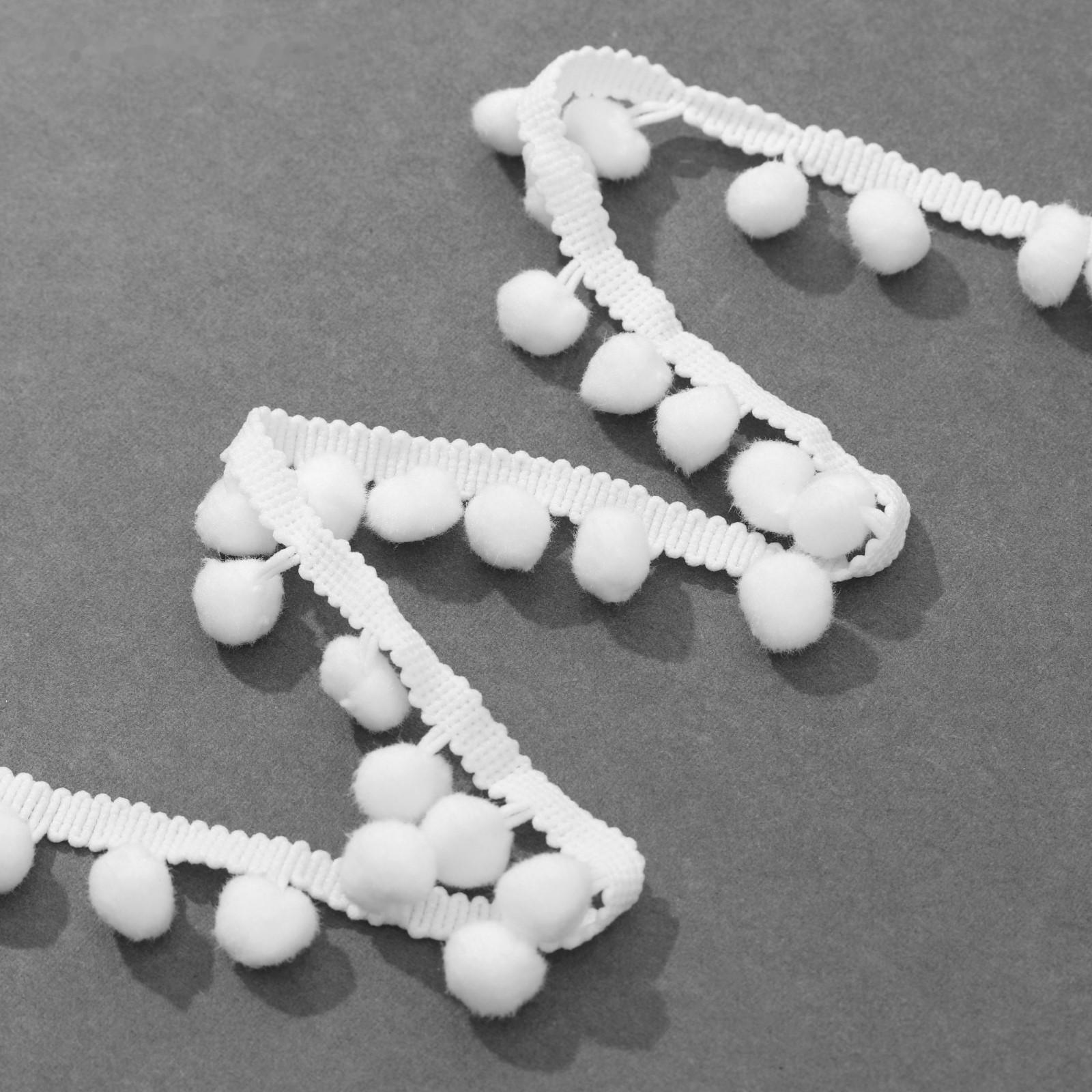 Тесьма декоративная с помпонами, 25 ± 5 мм, 10 ± 1 м, цвет белый