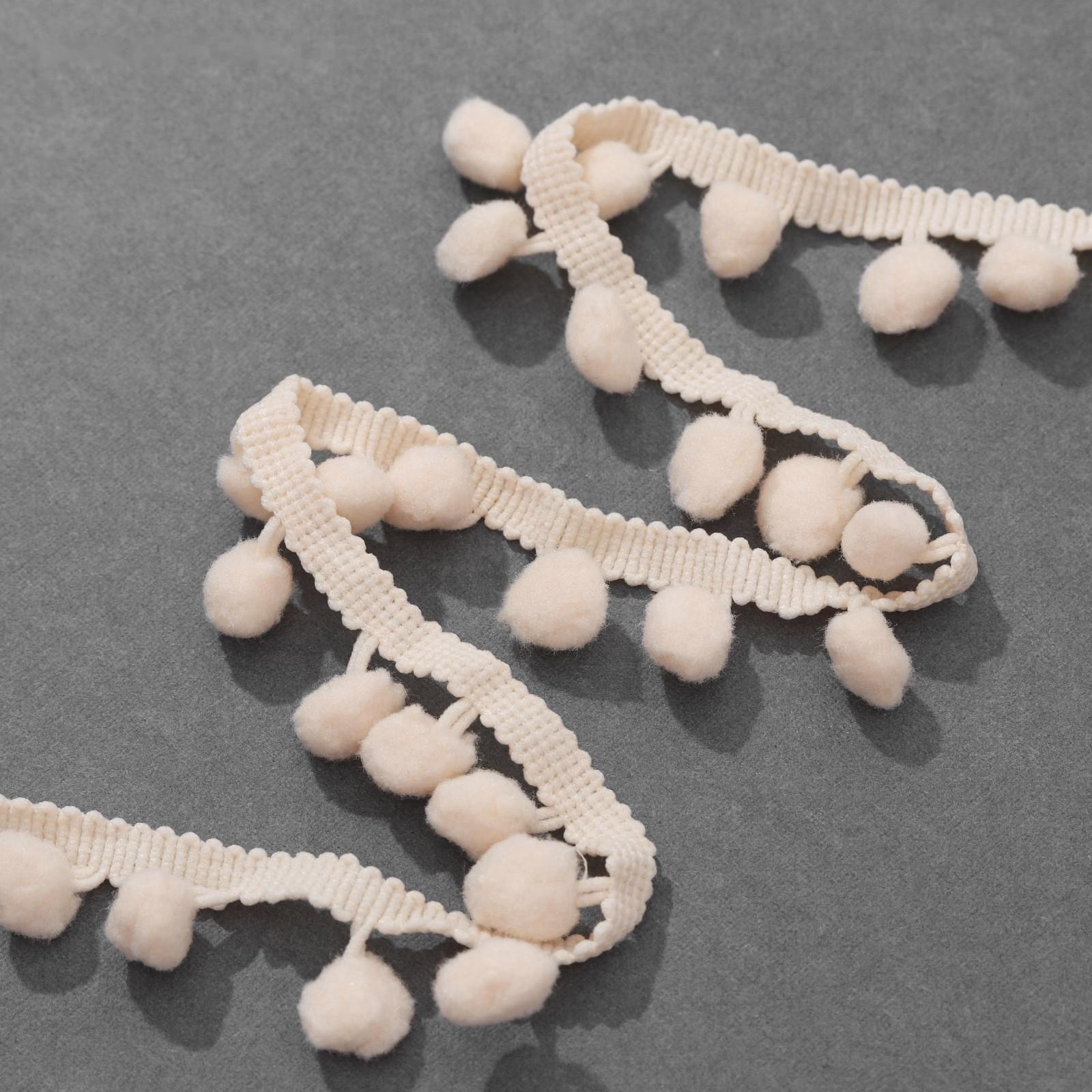 Тесьма декоративная с помпонами, 25 ± 5 мм, 8 ± 1 м, цвет бежевый