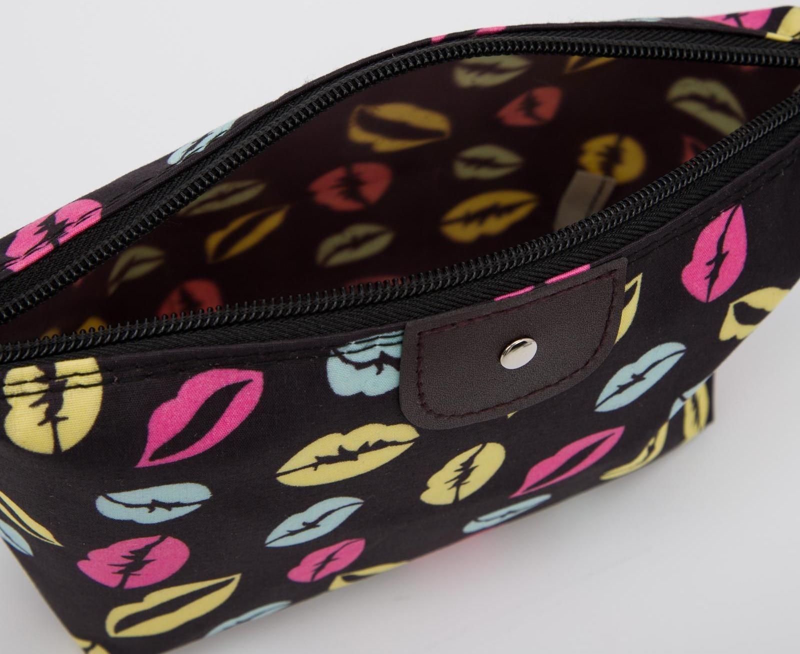 Косметичка на молнии, цвет чёрный