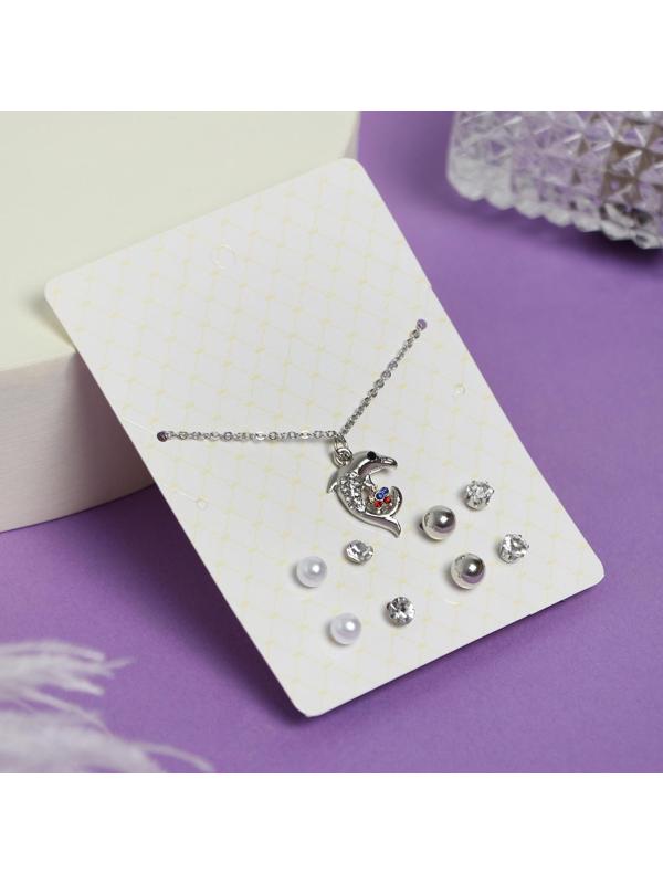 Гарнитур 5 предметов: 4 пары пуссет, кулон 