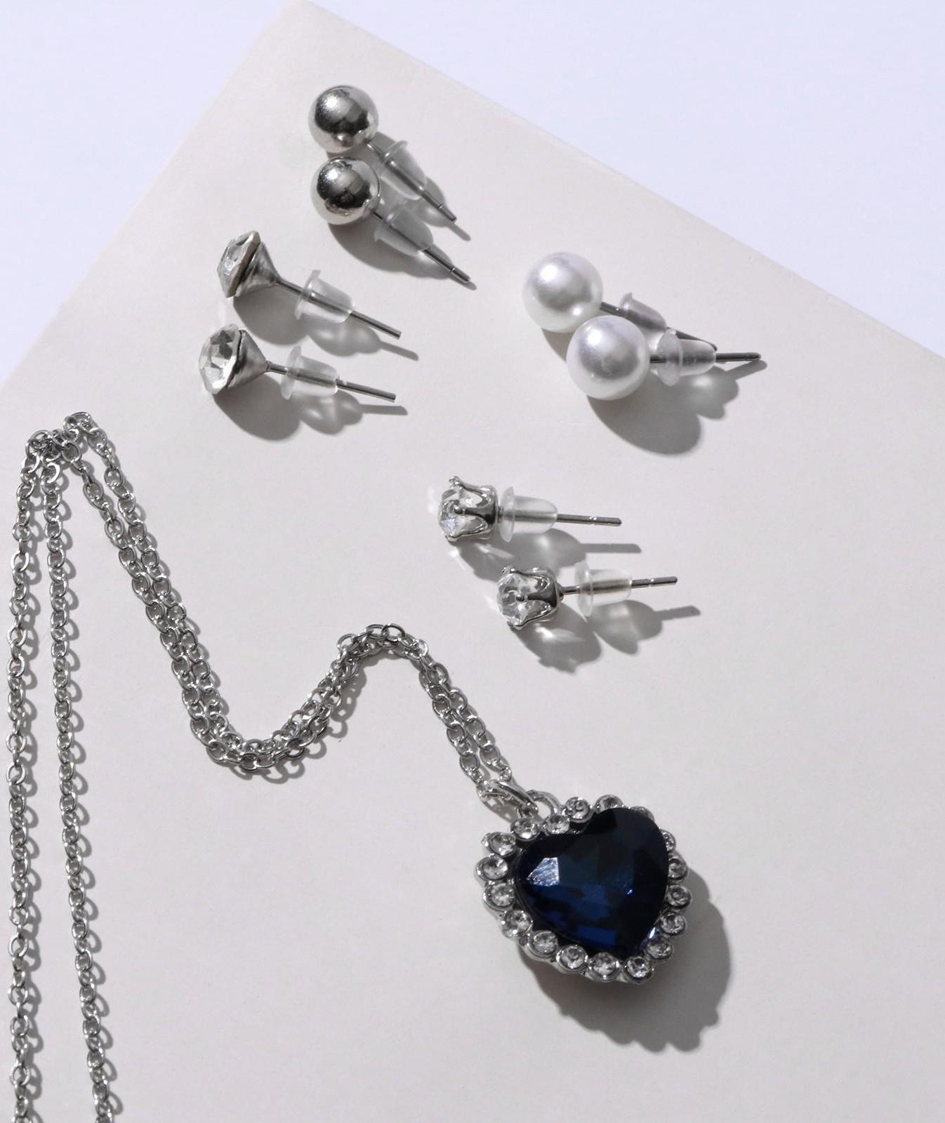 Гарнитур 5 предметов: 4 пары пуссет, кулон 