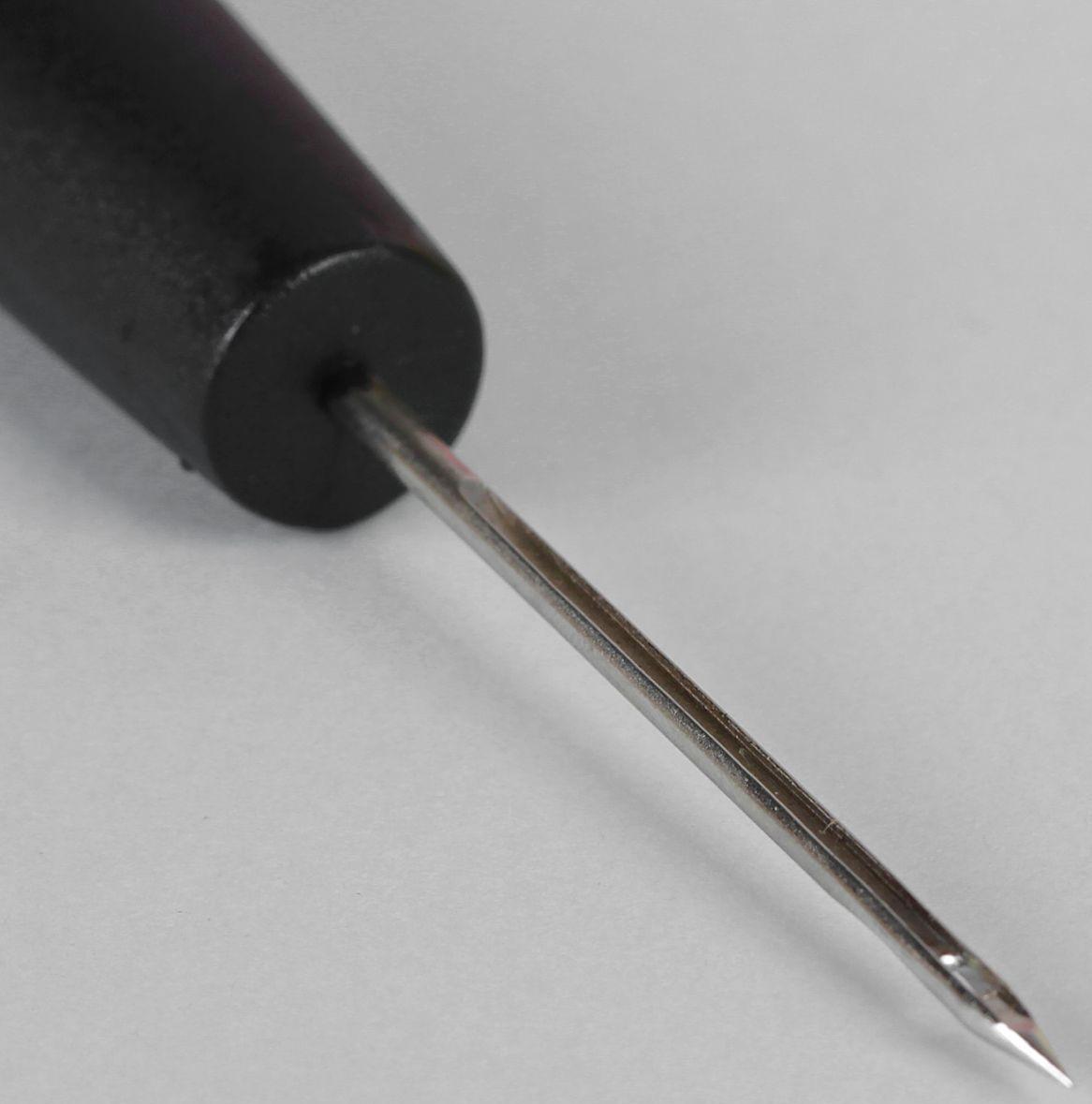 Шило швейное, с отверстием на конце, d = 2,3 мм, 15,5 × 2 см