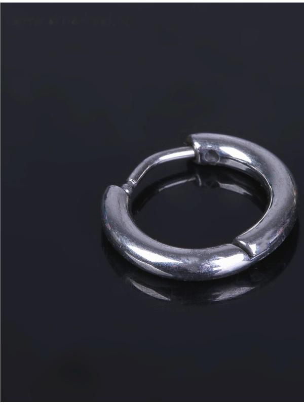 Пирсинг в ухо 