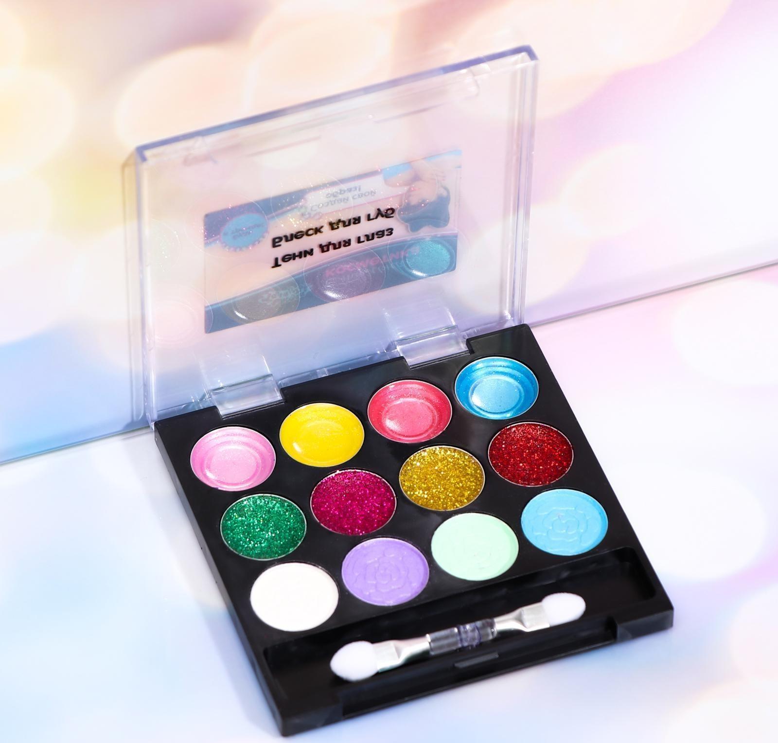 Набор косметики для девочки: тени, блеск, аппликатор