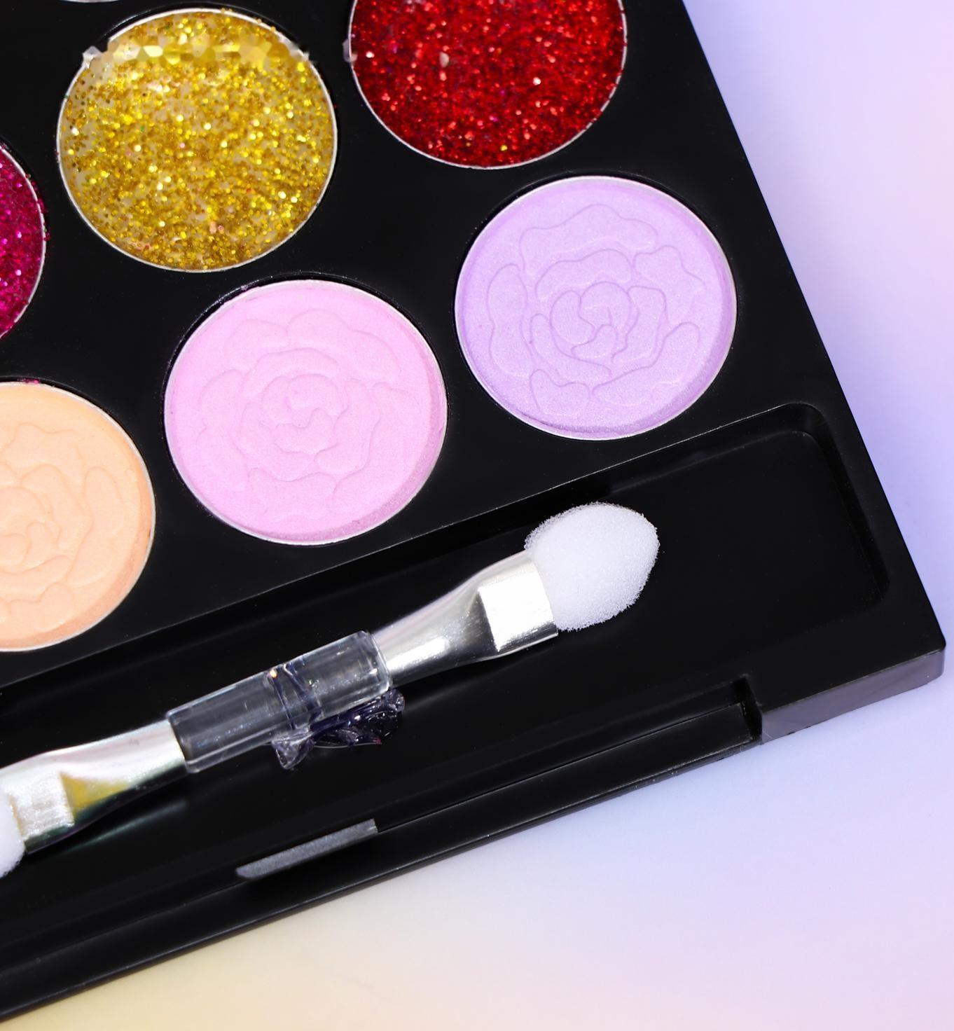 Набор косметики для девочки: тени, блеск, аппликатор