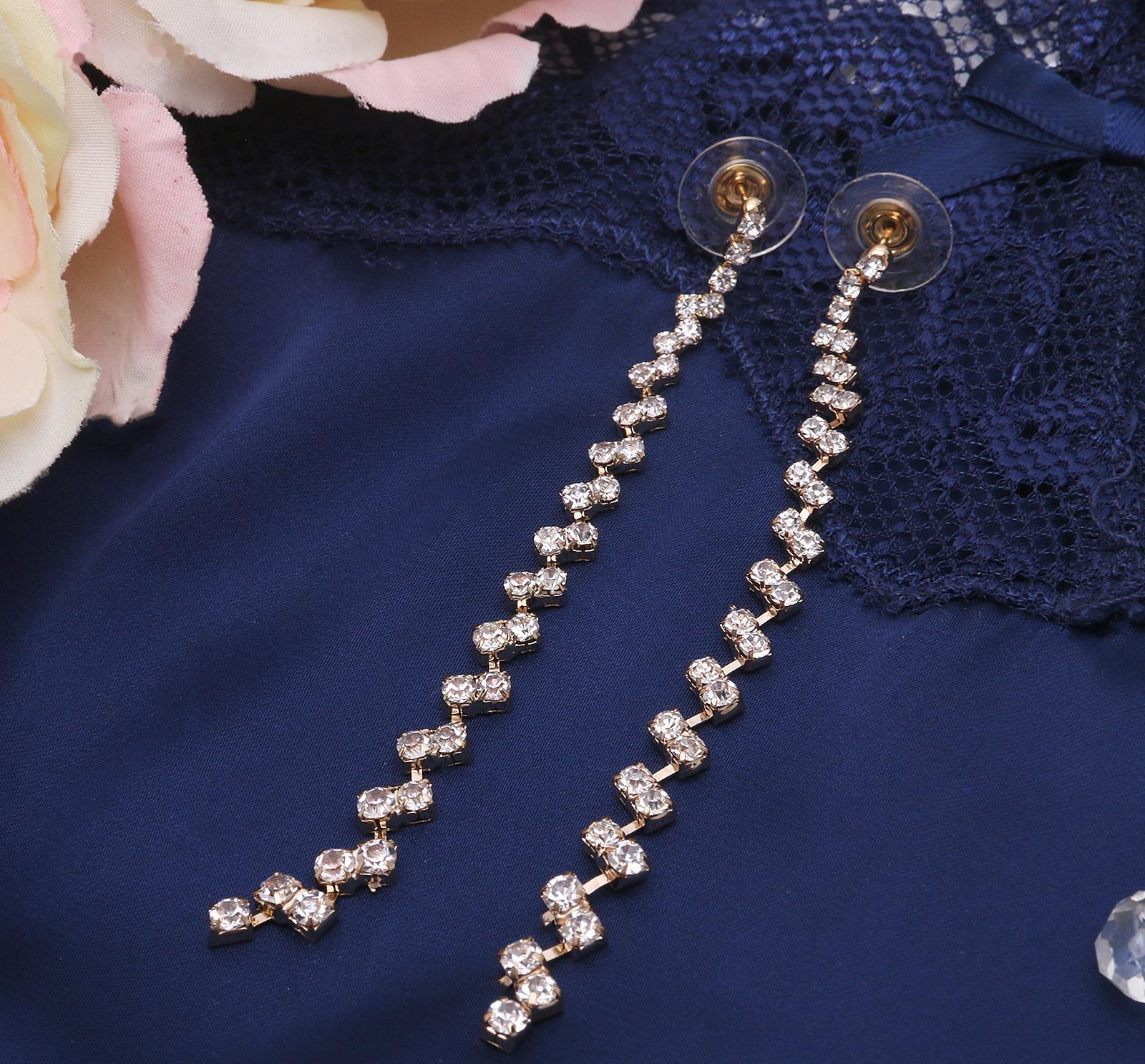 Серьги висячие со стразами Princess дорожка утончённая, цвет белый в золоте