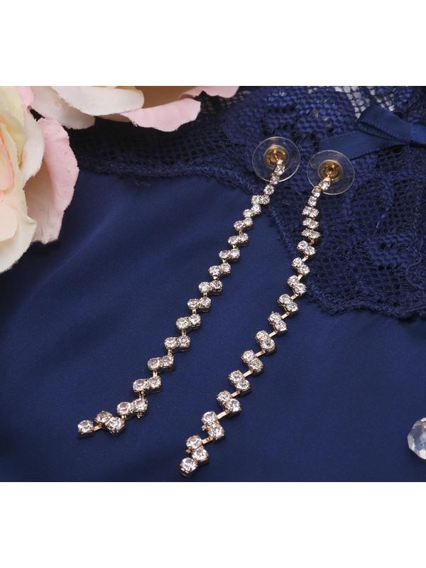 Серьги висячие со стразами Princess дорожка утончённая, цвет белый в золоте