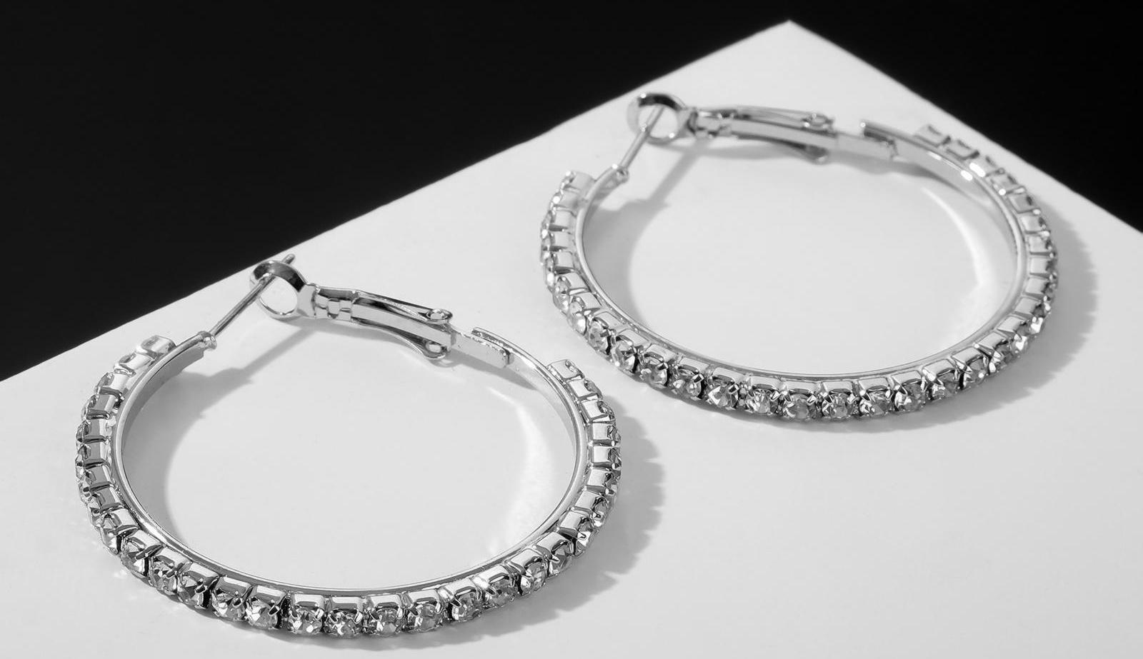 Серьги-кольца Princess дорожка, цвет белый в серебре, d=4 см