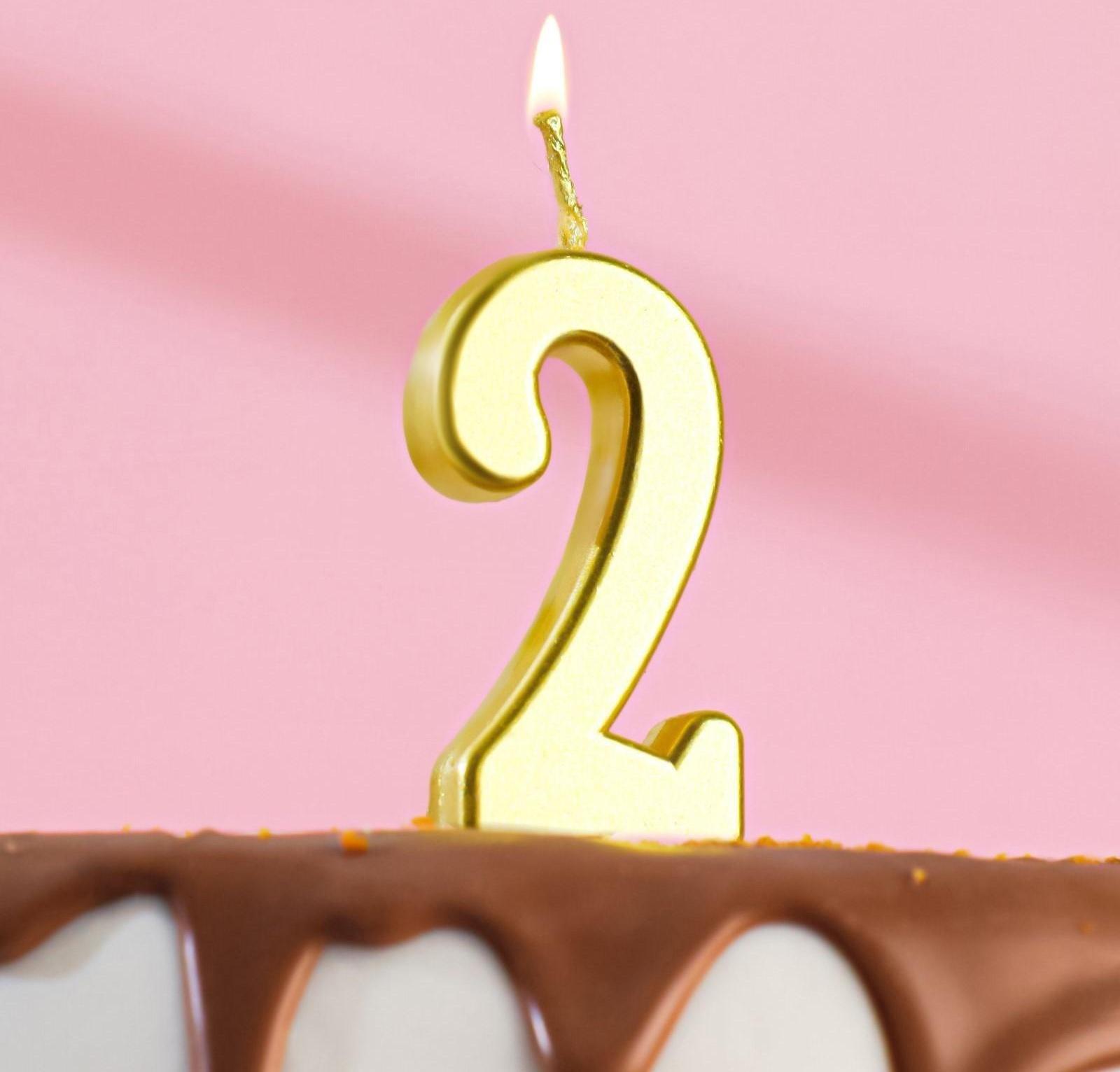 Свеча в торт на шпажке, цифра 2, золотой, 4.5х2.5 см