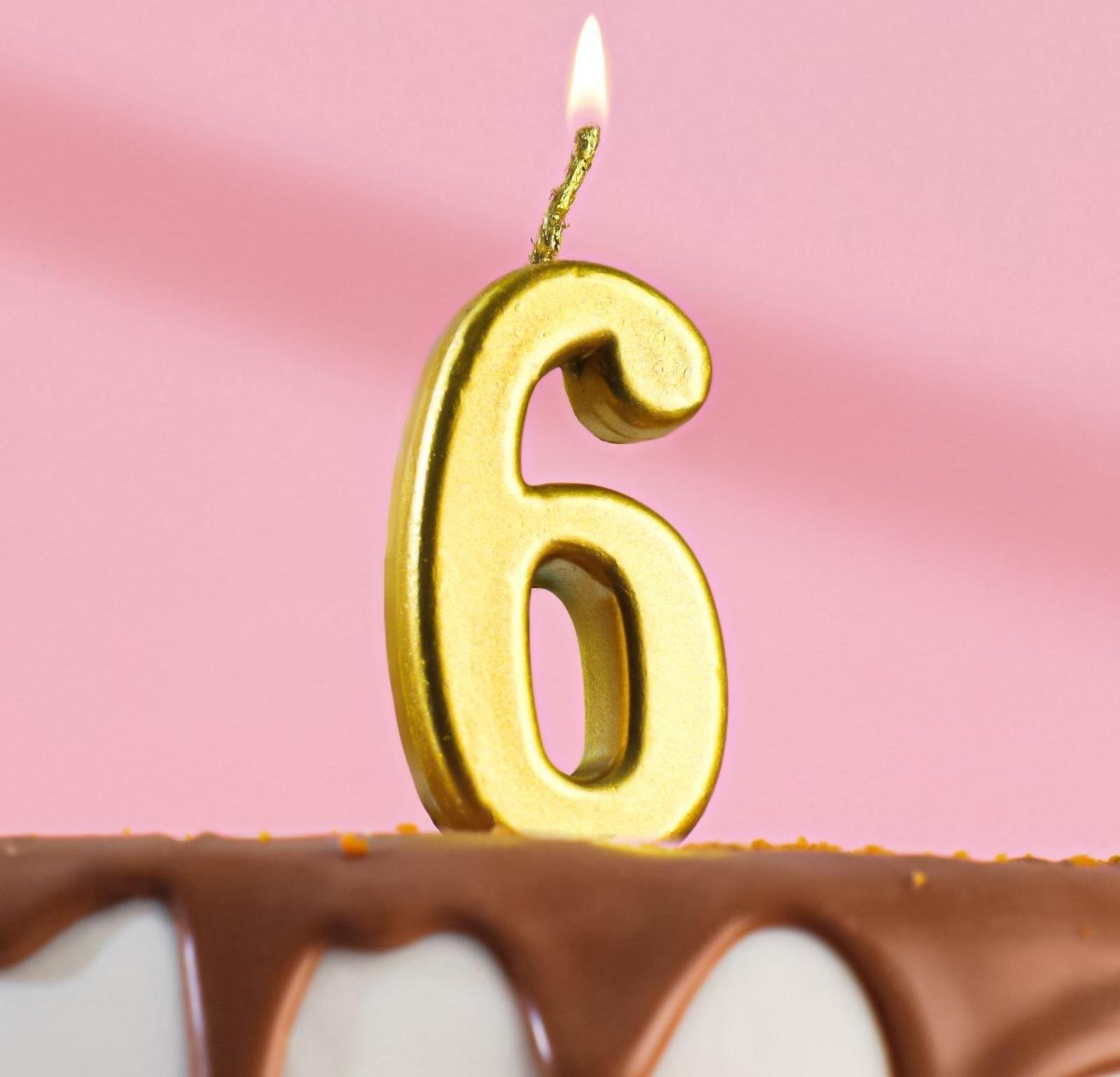 Свеча в торт на шпажке, цифра 6, золотой, 4.5х2.5 см
