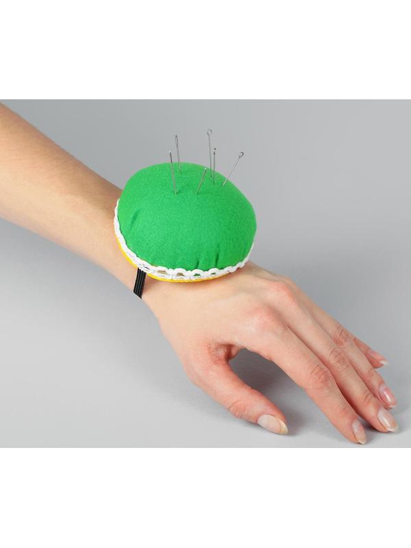Игольница на руку, d = 8 см, цвет зелёный