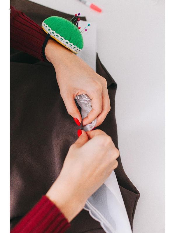 Игольница на руку, d = 8 см, цвет зелёный