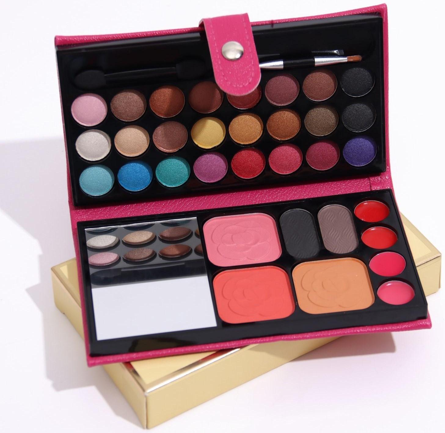 Набор декоративной косметики: тени для век, тени для бровей, блеск для губ, румяна, зеркало