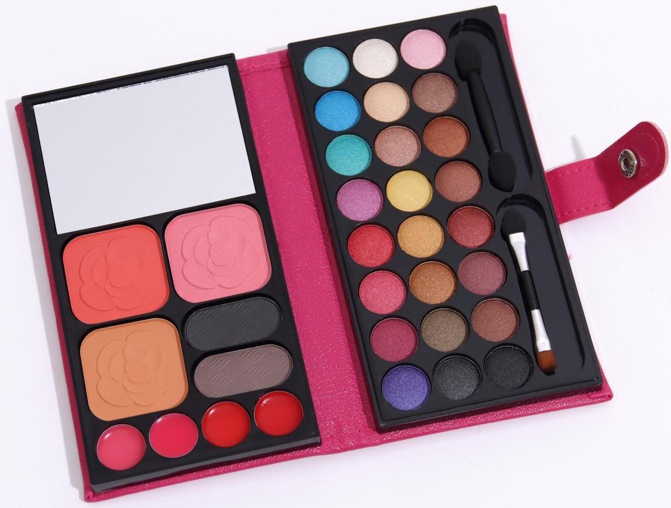 Набор декоративной косметики: тени для век, тени для бровей, блеск для губ, румяна, зеркало