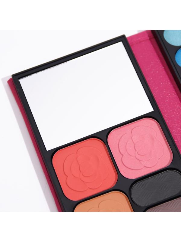 Набор декоративной косметики: тени для век, тени для бровей, блеск для губ, румяна, зеркало