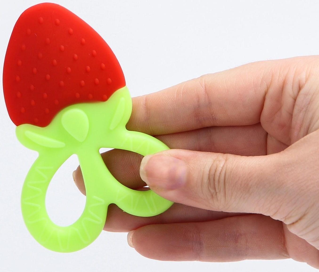 Прорезыватель силиконовый «Клубничка»