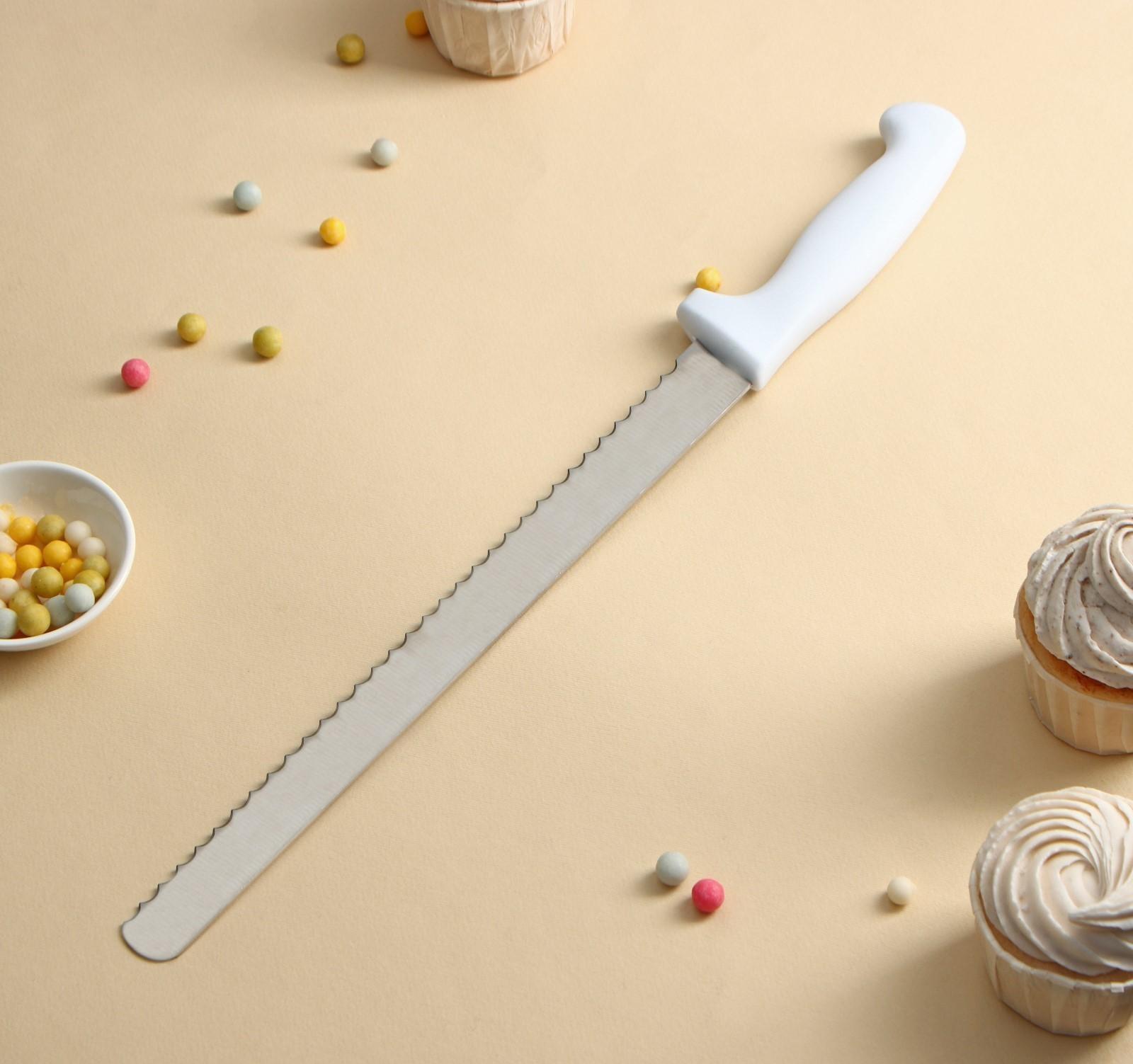 Нож для бисквита, крупные зубчики, ручка пластик, рабочая поверхность 30 см (12»), толщина лезвия 1,8 мм