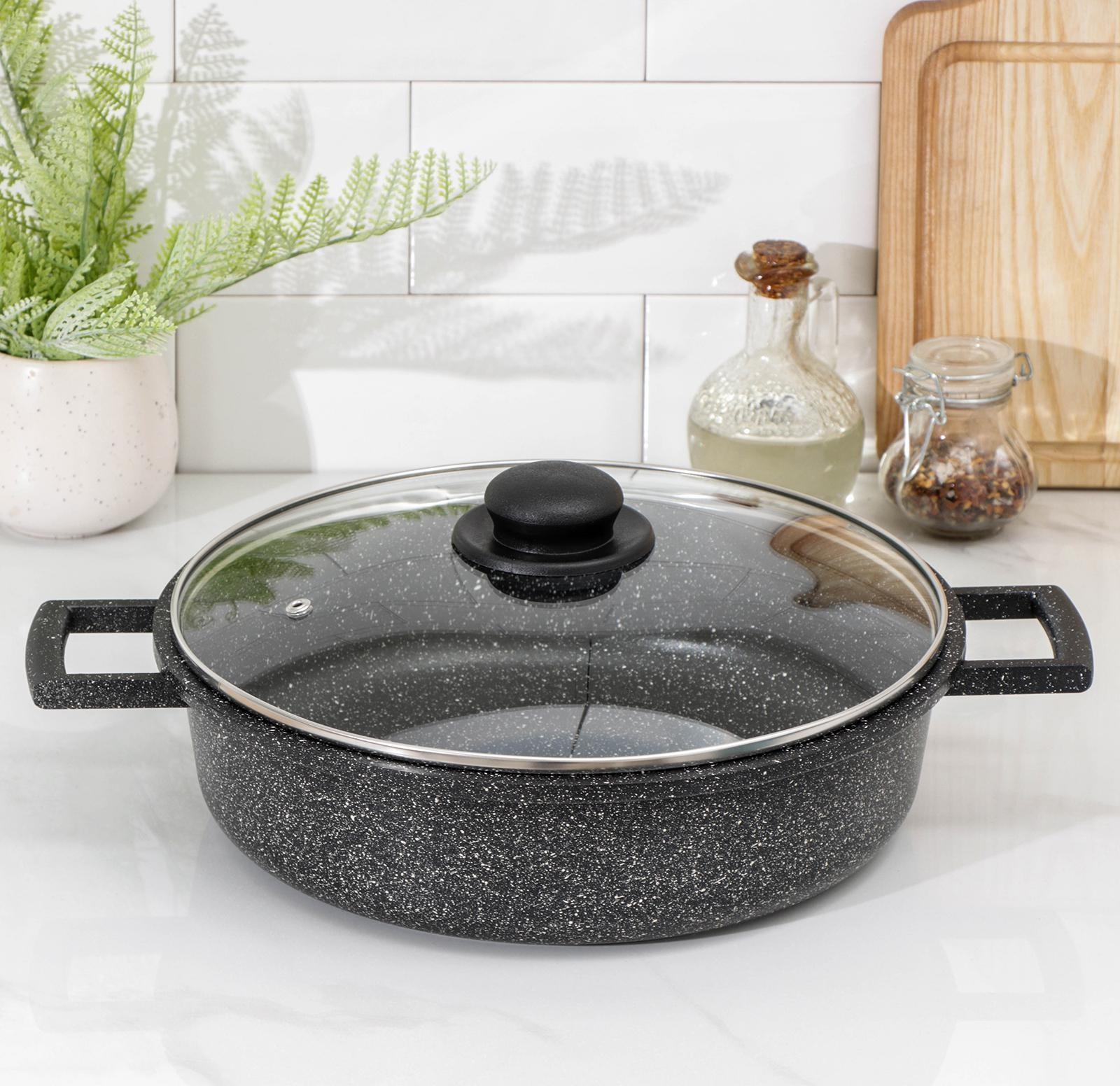 Сотейник Доляна, d=28 см, стеклянная крышка, литые ручки, антипригарное покрытие, цвет чёрный