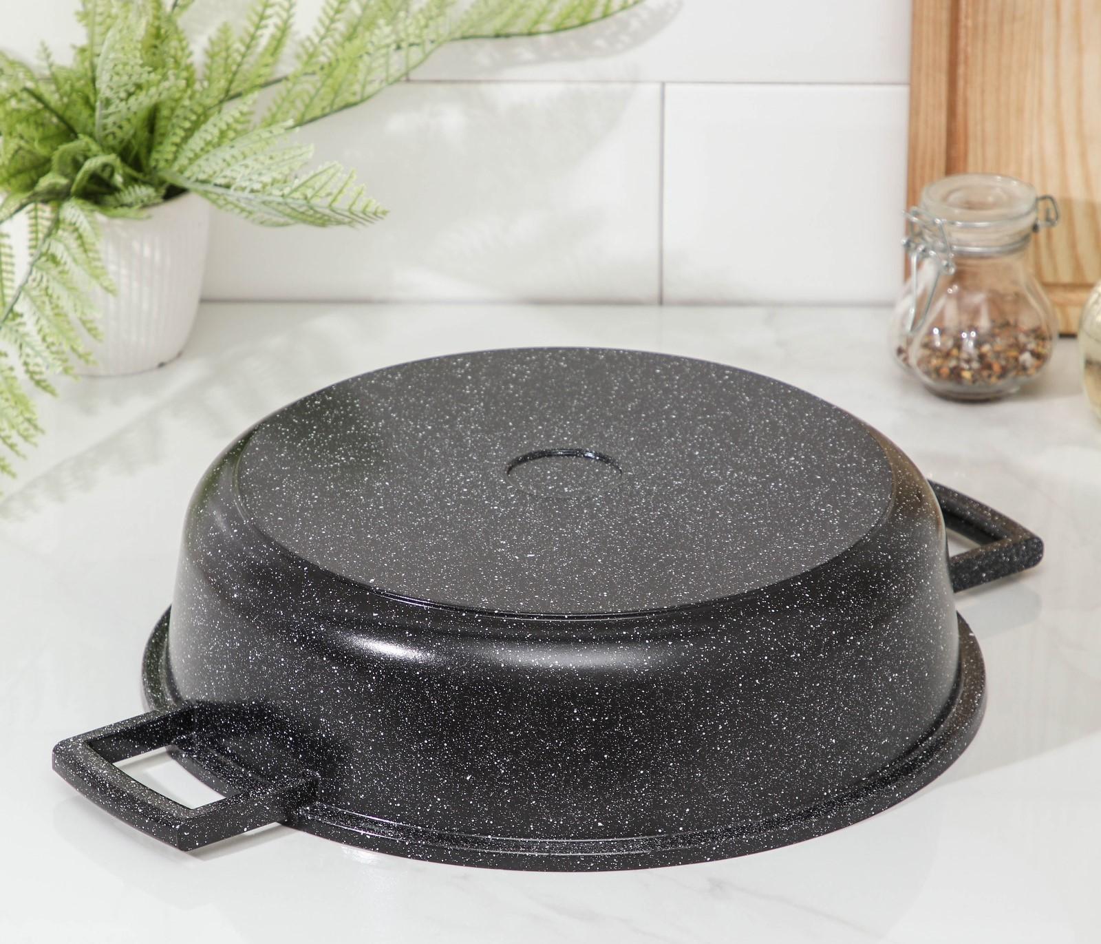 Сотейник Доляна, d=28 см, стеклянная крышка, литые ручки, антипригарное покрытие, цвет чёрный