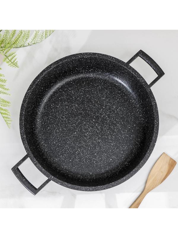 Сотейник Доляна, d=28 см, стеклянная крышка, литые ручки, антипригарное покрытие, цвет чёрный