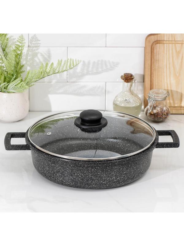 Сотейник Доляна, d=28 см, стеклянная крышка, литые ручки, антипригарное покрытие, цвет чёрный
